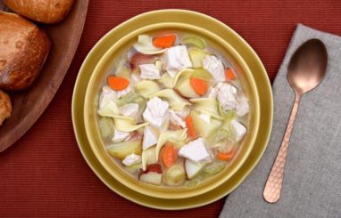 SOUPE MAISON CLASSIQUE AUX NOUILLES ET AU DINDON